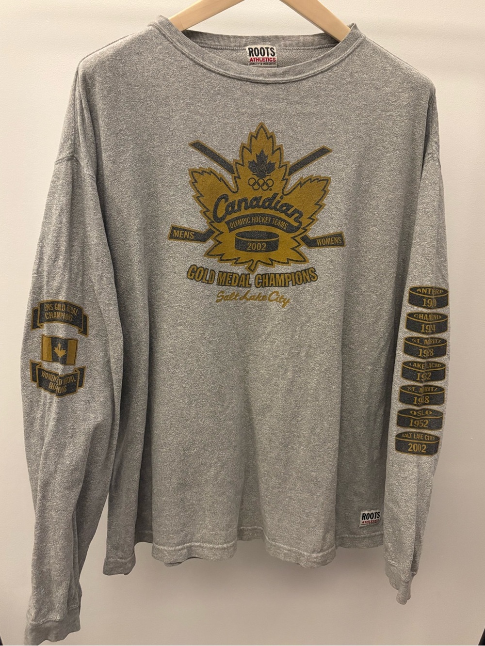 Roots 2002 Olympic Hockey Canadian Gold Medal Champion Crew Neck L/S T-Shirt 2XL